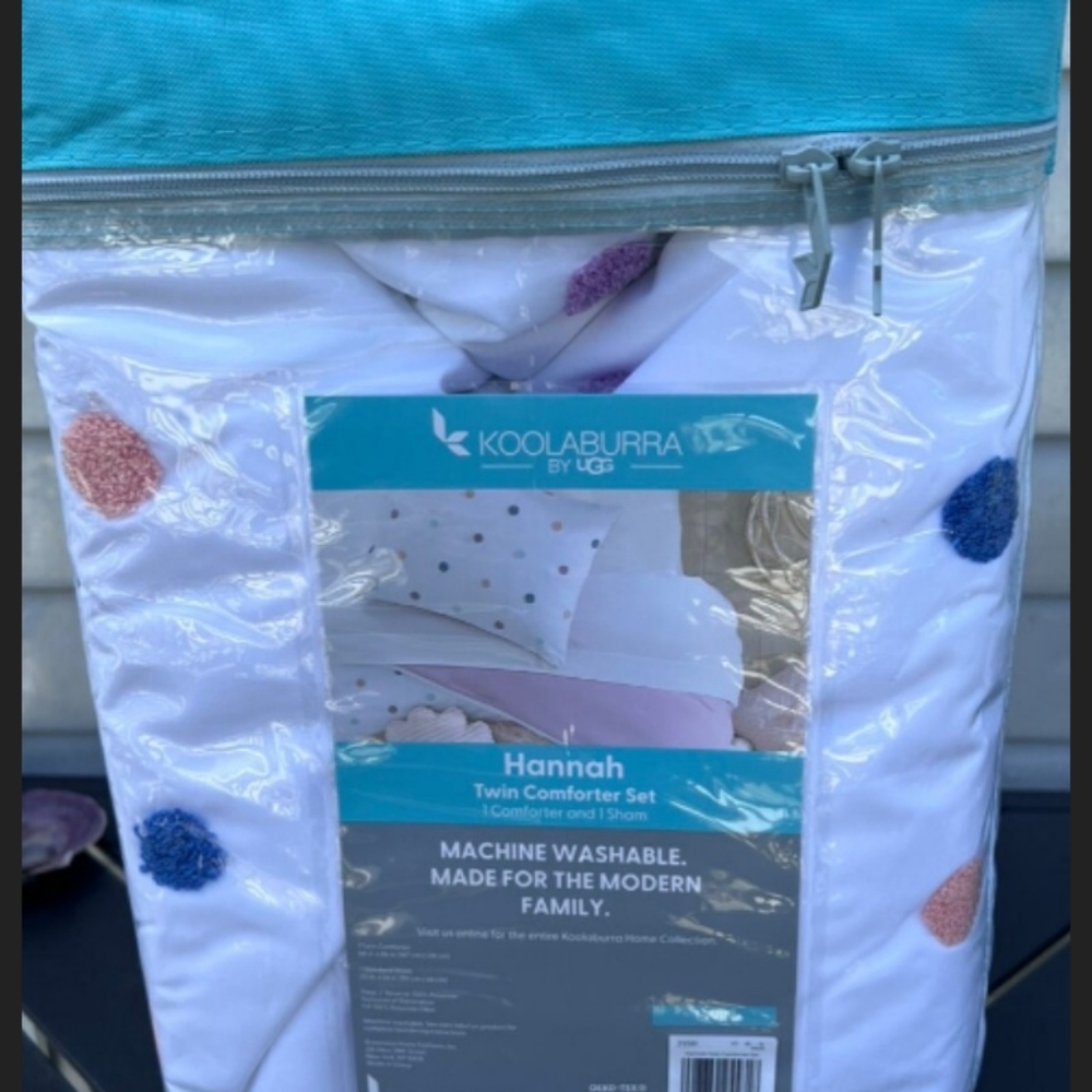 Ugg Koolabura Hannah Twin Comforter with Snail pillow